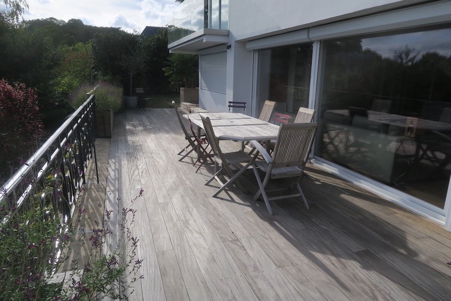 Photo d'une terrasse en bois d'une maison dans les yvelines