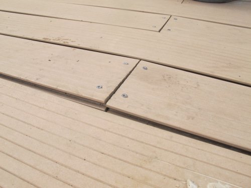 terrasse bois composite mal fixée