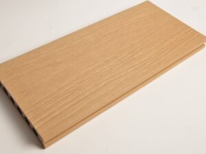 Lame de terrasse bois composite rainurée XtraWood 14x400cm. Couleur Red Ceda