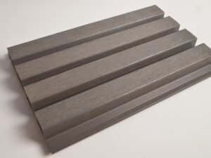 Lame de bardage composite XtraClad à claire voie Couleur Sliver Grey
