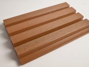 Lame de bardage composite XtraClad à claire voie Couleur Teak